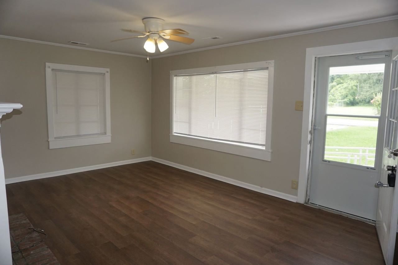 1119 H St - Photo 2 of 17