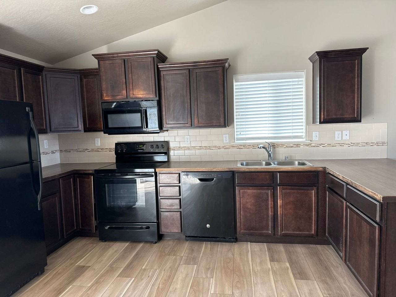 1441 Sw Greeley St - Photo 3 of 13