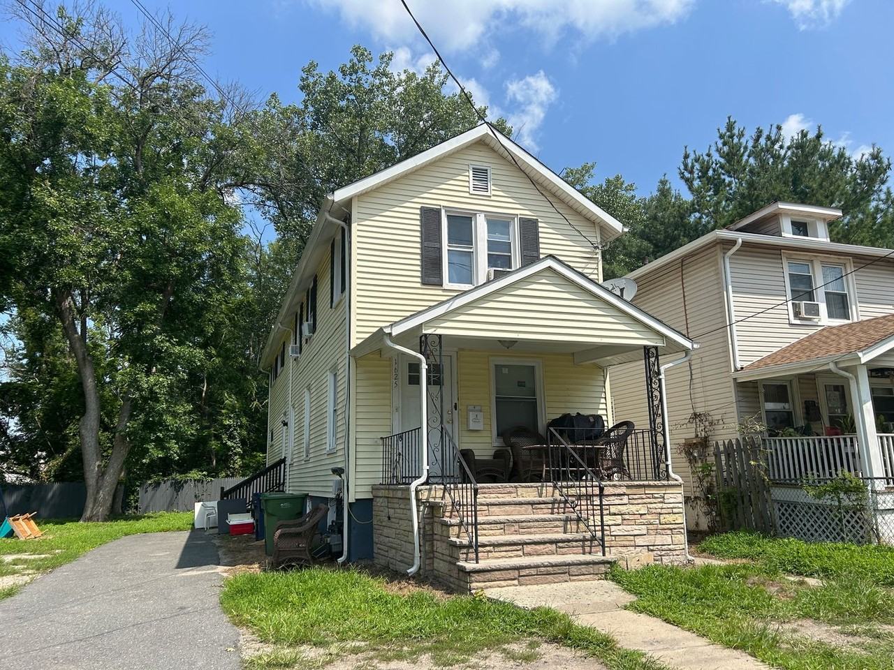 1625 Sewall Ave. - Photo 2 of 6