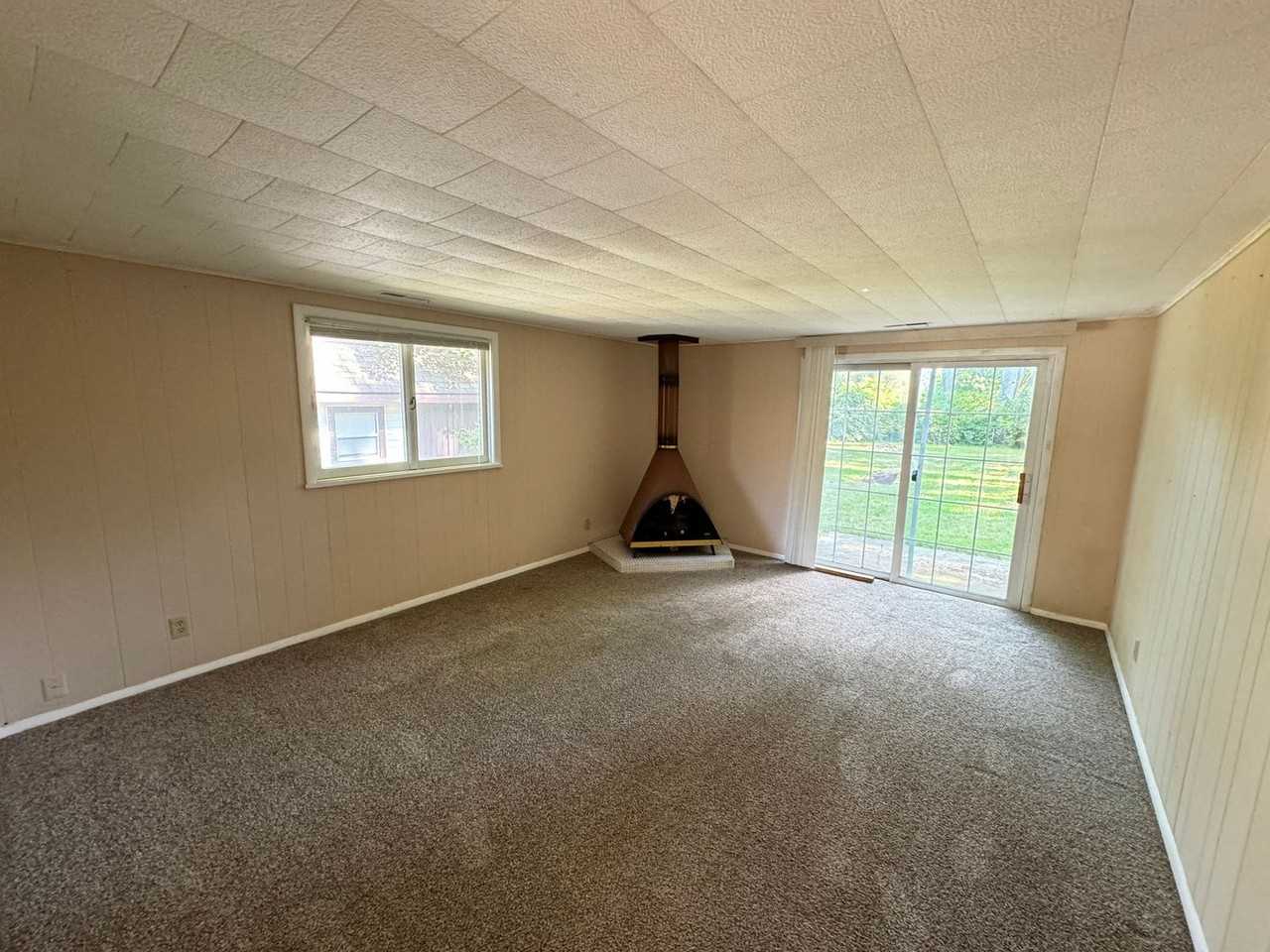 1319 Joyce Dr - Photo 2 of 17