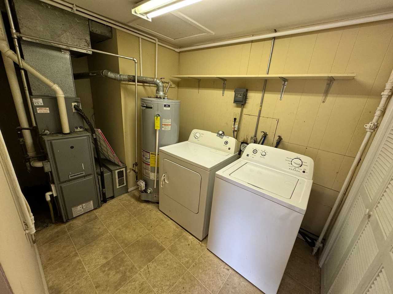 1319 Joyce Dr - Photo 6 of 17