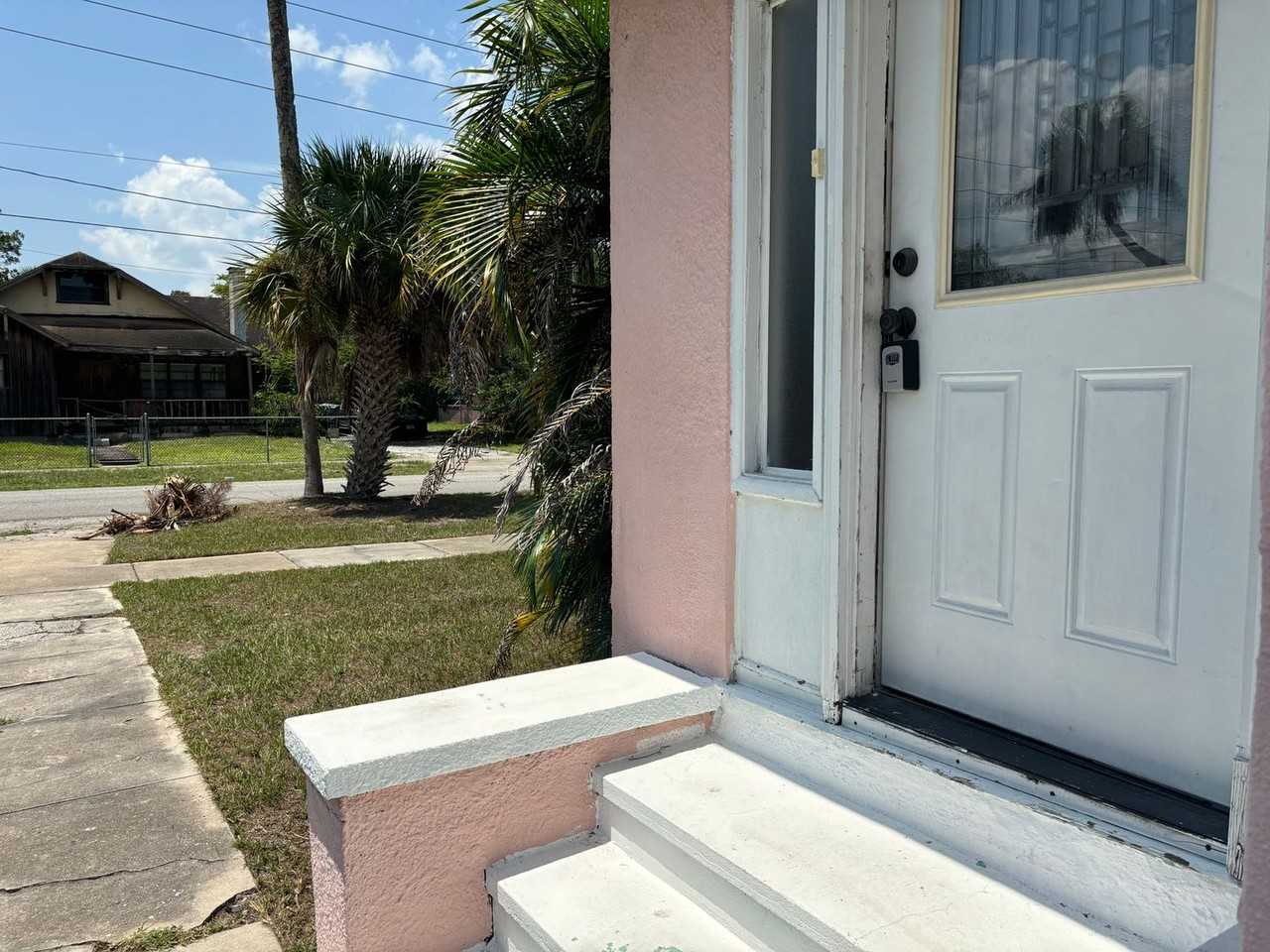 907 Live Oak St - Photo 2 of 30