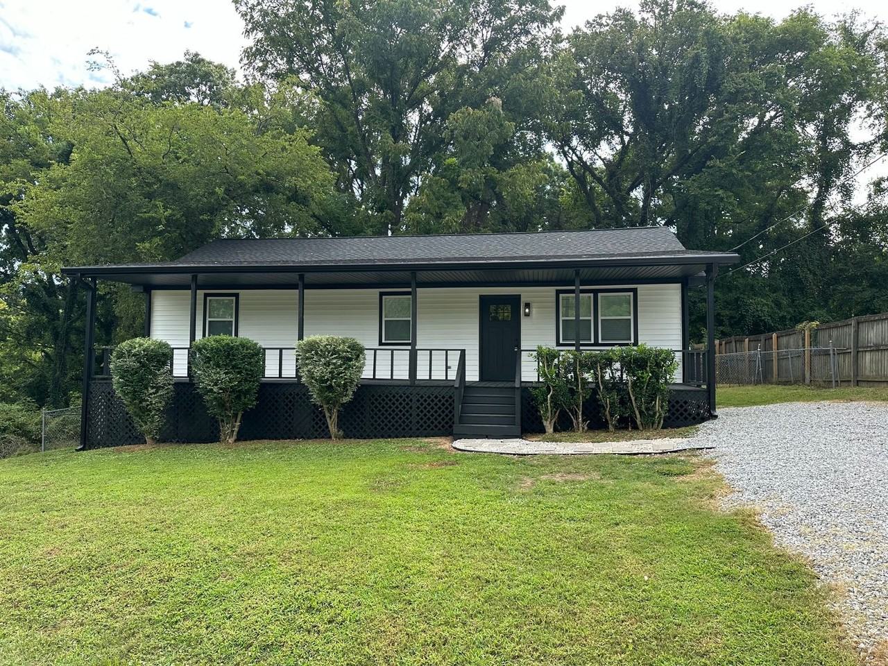 414 Hollywood Dr - Photo 2 of 21