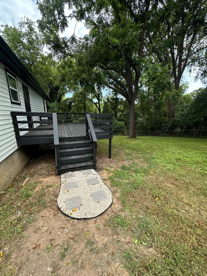 414 Hollywood Dr - Photo 3 of 21