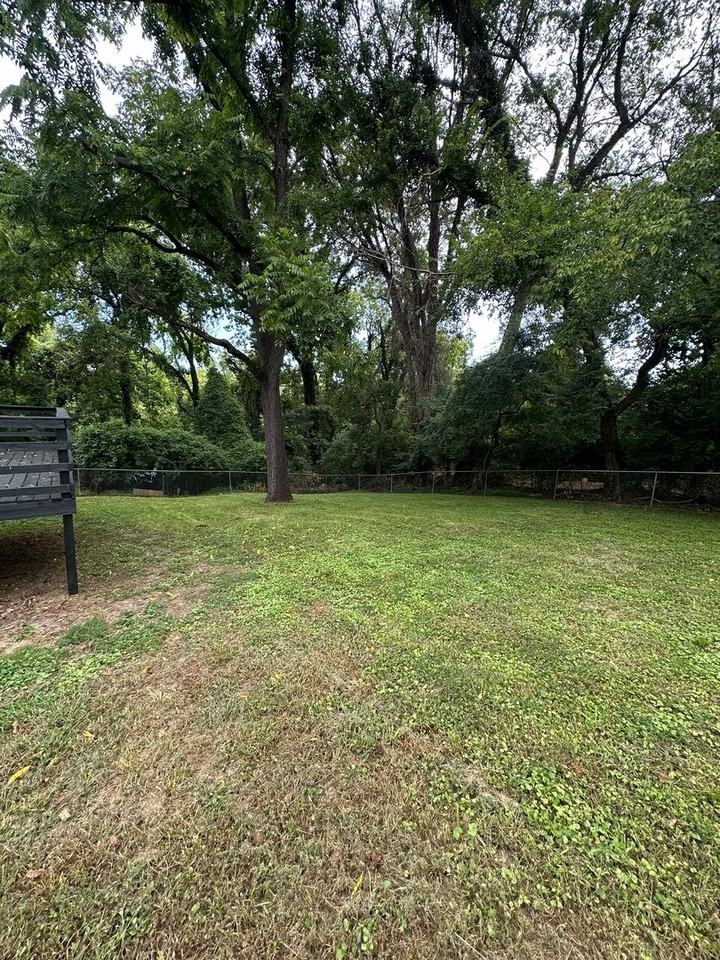 414 Hollywood Dr - Photo 4 of 21