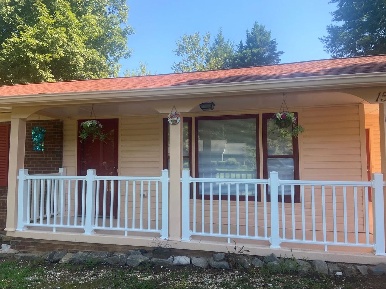 1520 Laurel Rd - Photo 2 of 16