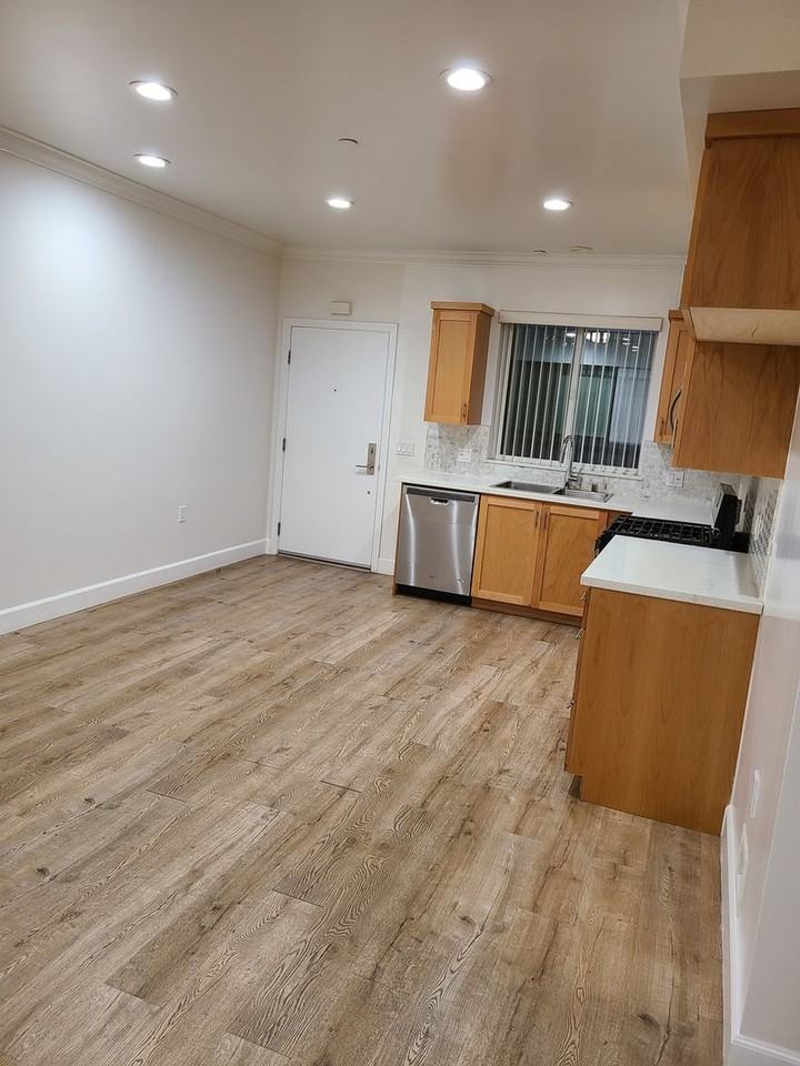 7228 Amigo - Photo 2 of 13