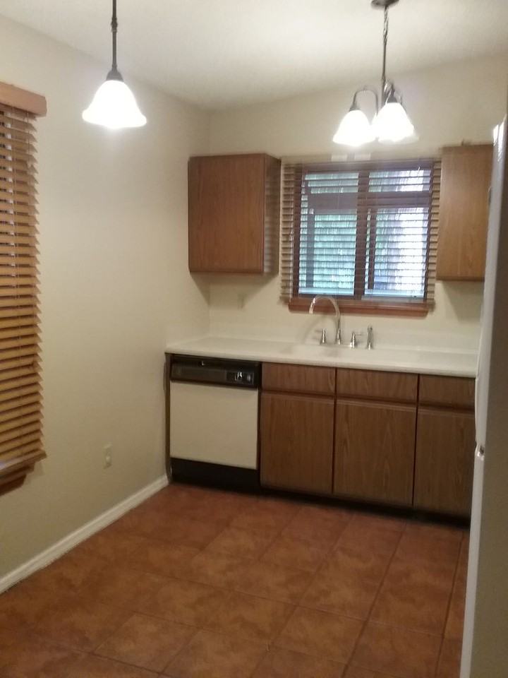 26434 Sackamaxon Dr - Photo 2 of 15