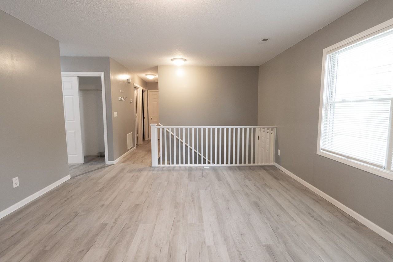 2101 Warwick - Photo 2 of 18