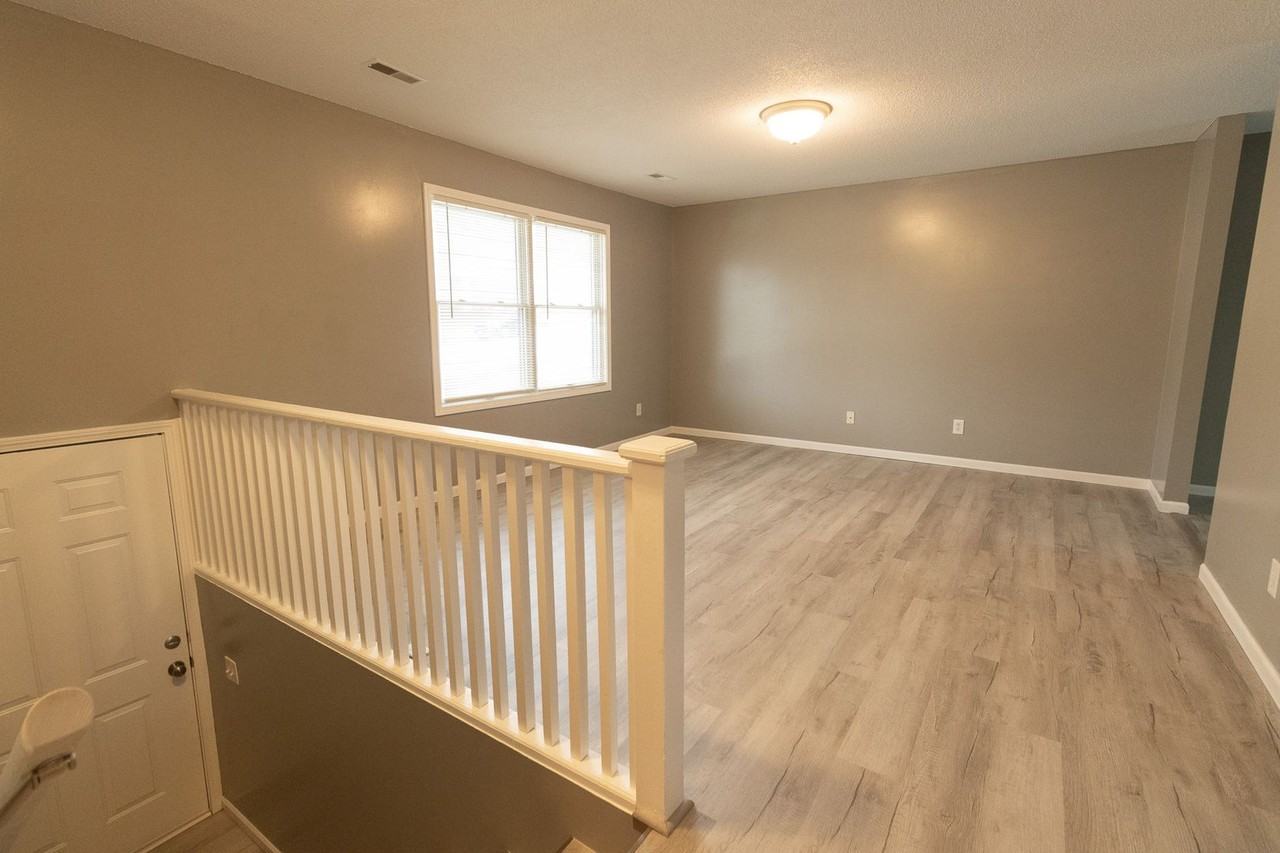 2101 Warwick - Photo 3 of 18