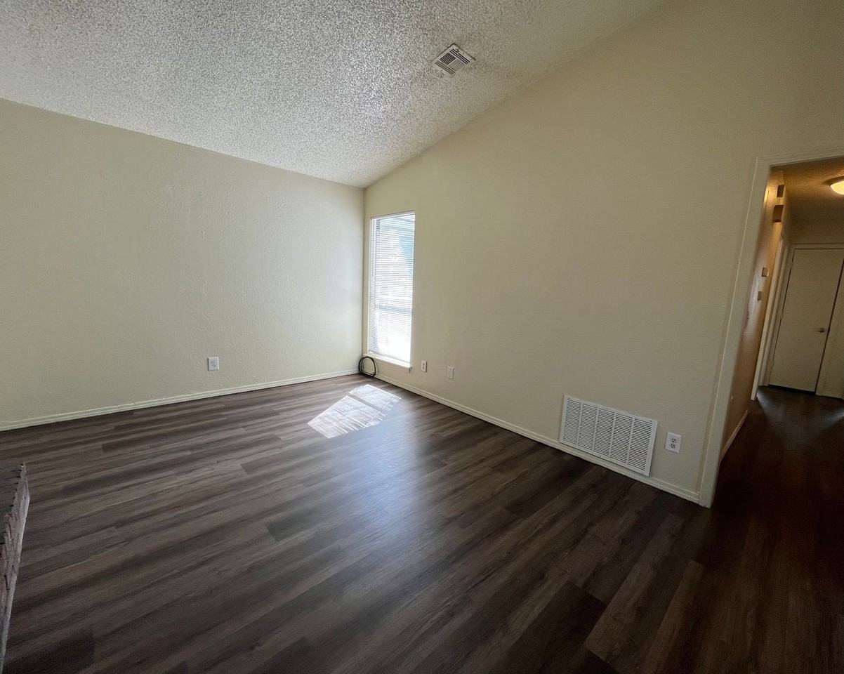 5718 S Vancouver Ave - Photo 2 of 27