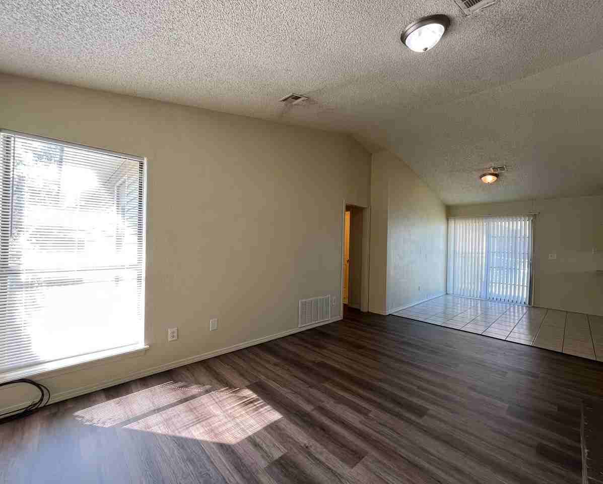 5718 S Vancouver Ave - Photo 5 of 27