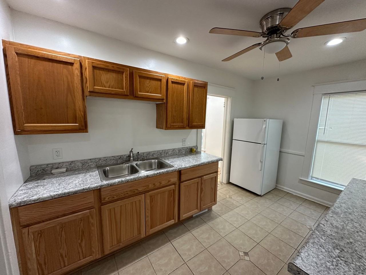 1253 College Ave Ne - Photo 4 of 10