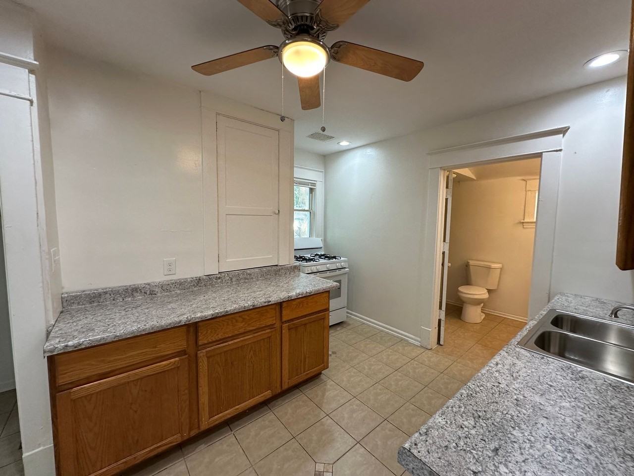 1253 College Ave Ne - Photo 5 of 10