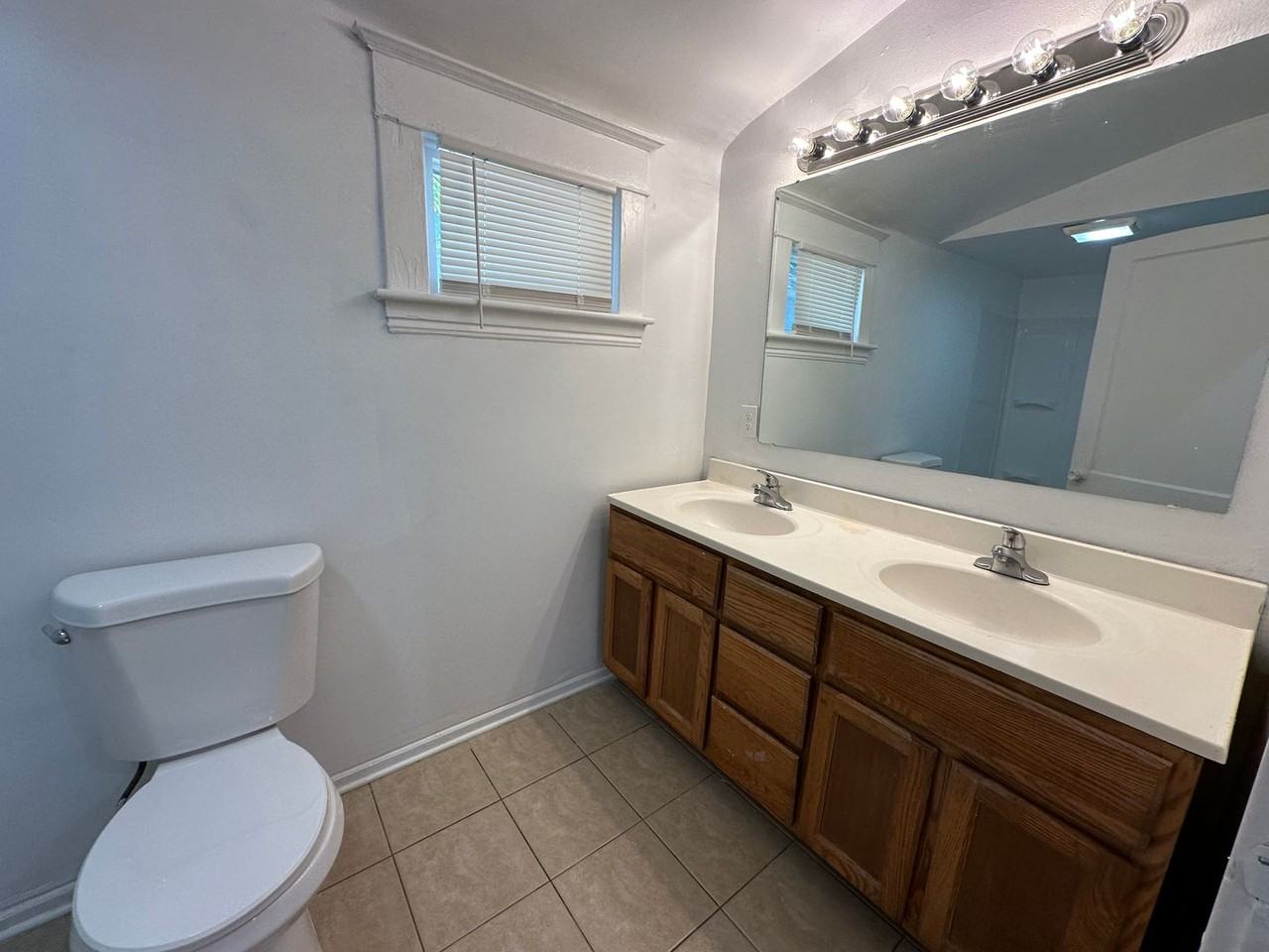 1253 College Ave Ne - Photo 6 of 10