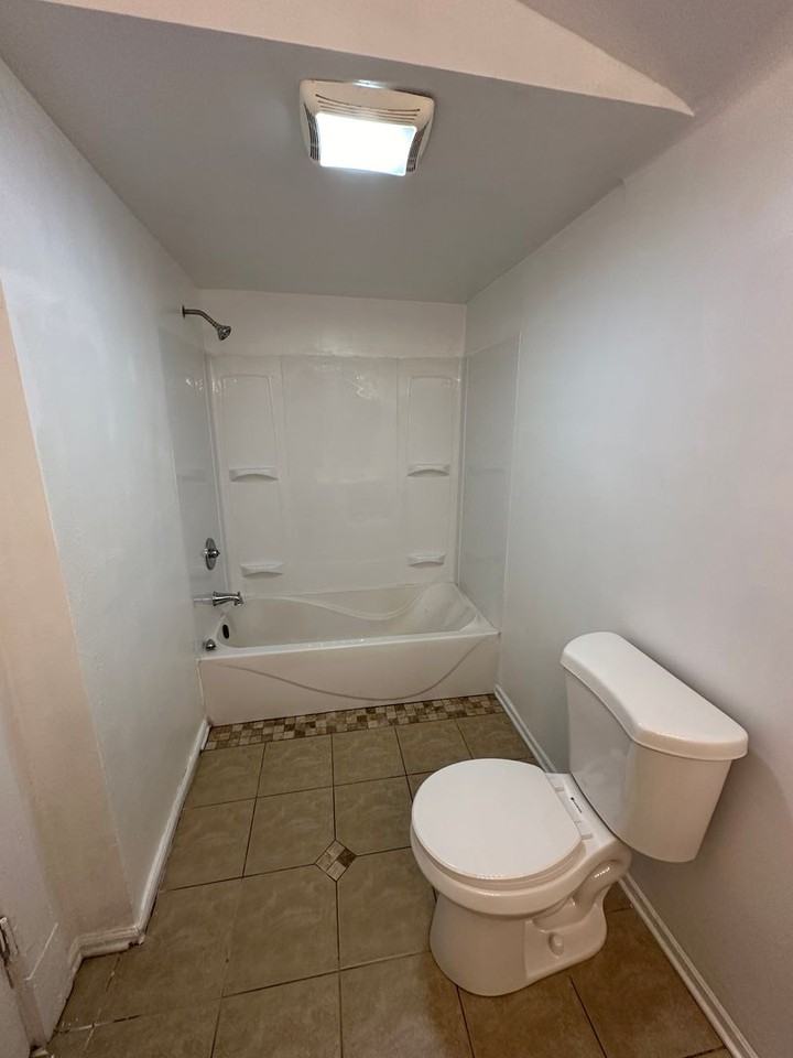 1253 College Ave Ne - Photo 7 of 10