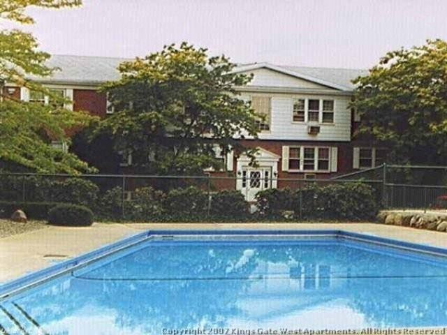 Kings Gate West Apartments - Photo 3 of 10