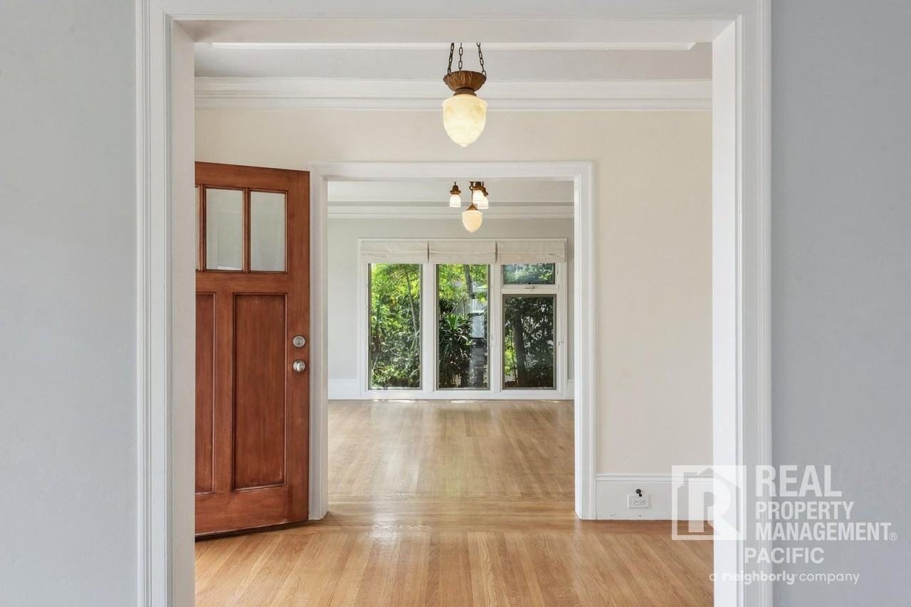 873 York St - Photo 3 of 50