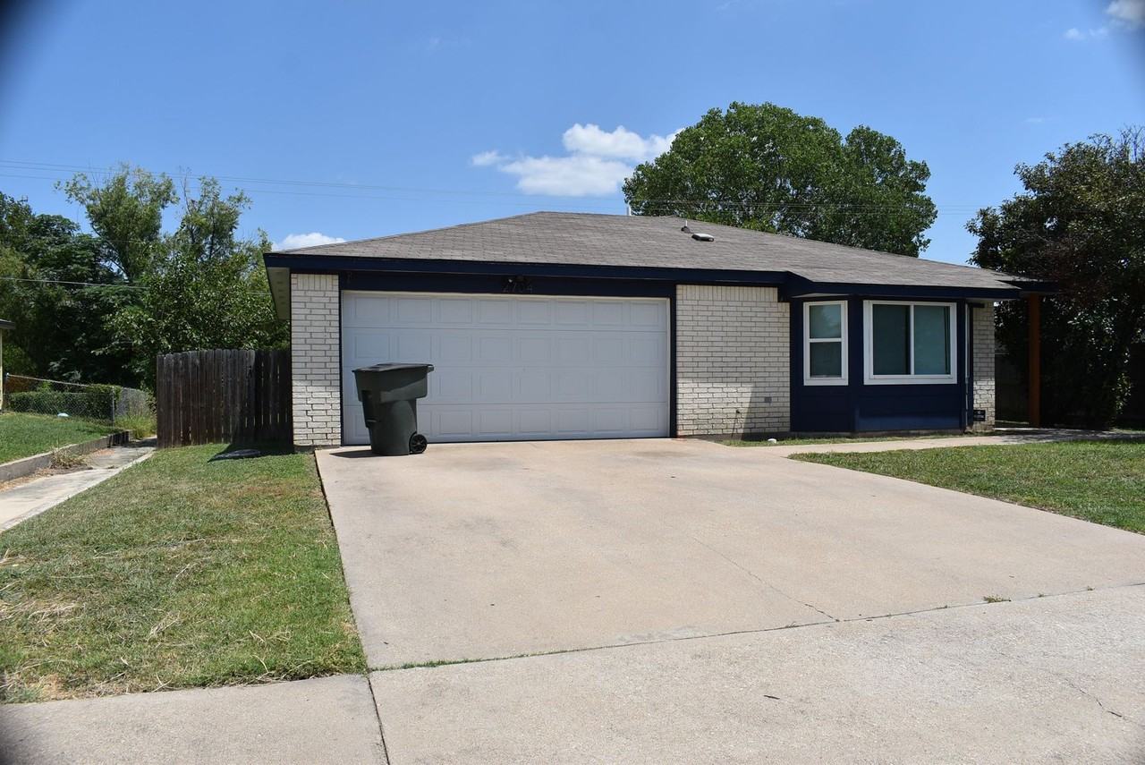 2704 Boyd Ave - Photo 3 of 19