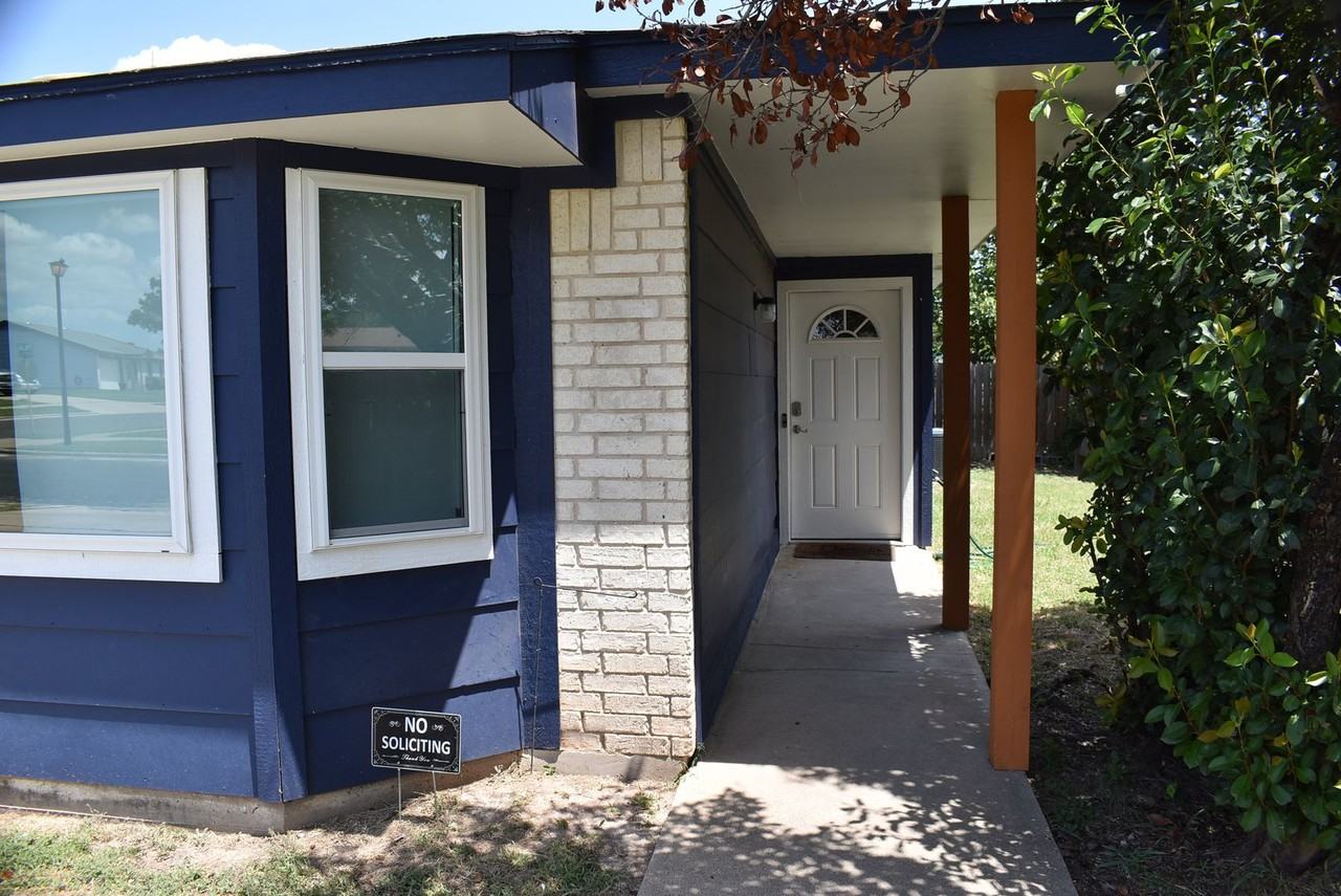 2704 Boyd Ave - Photo 4 of 19