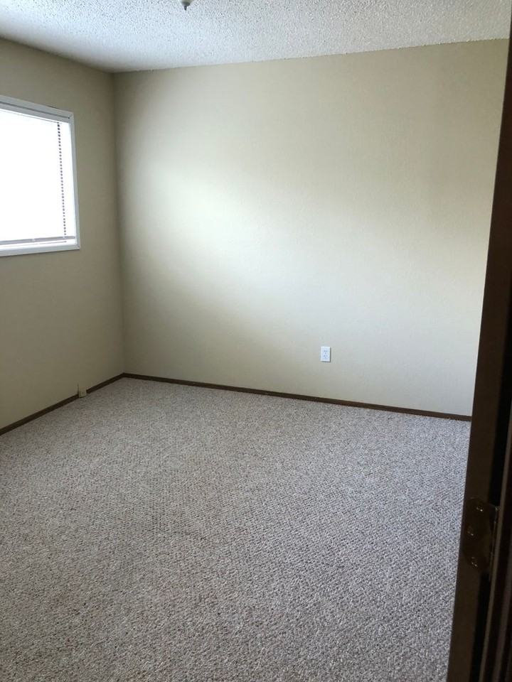 16th Ave. Condos - Photo 5 of 9