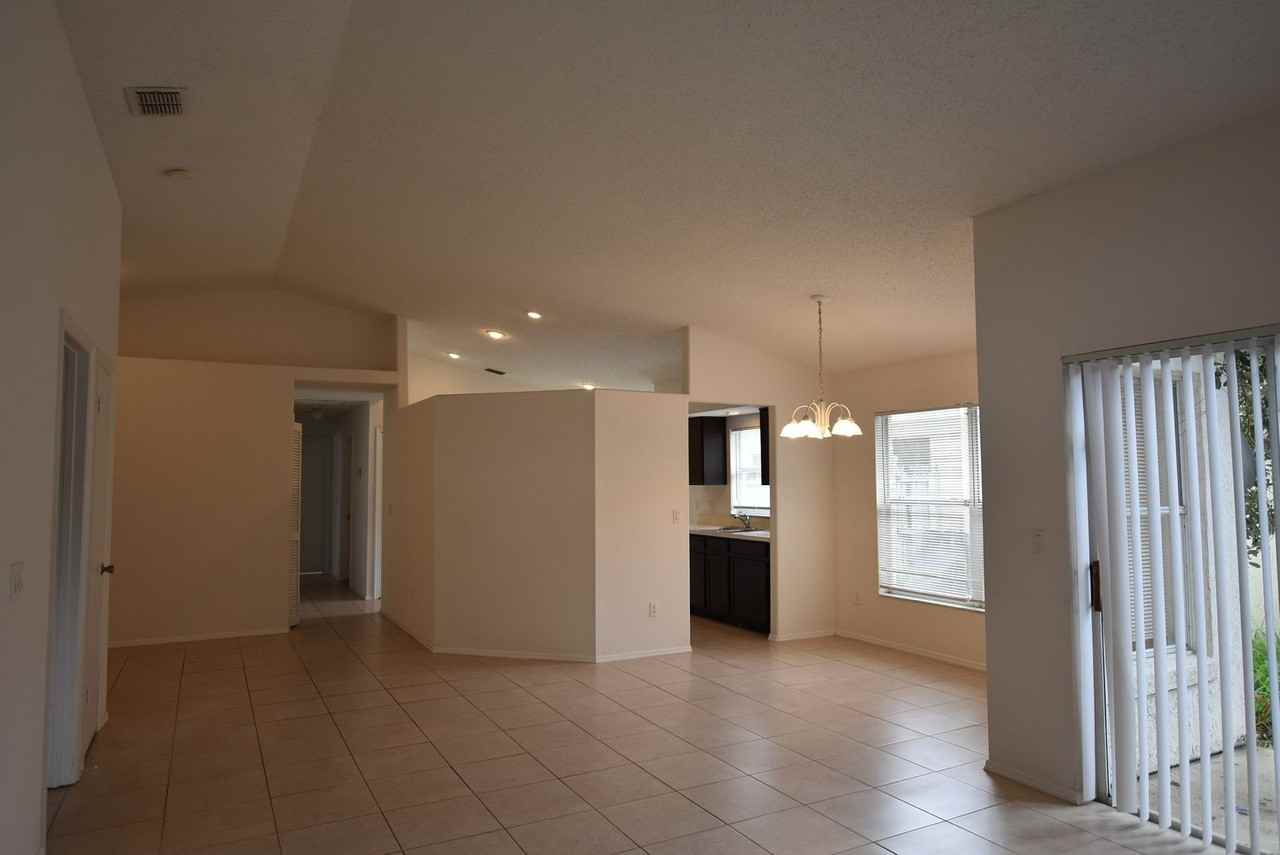 3240 Brewster Dr - Photo 7 of 19