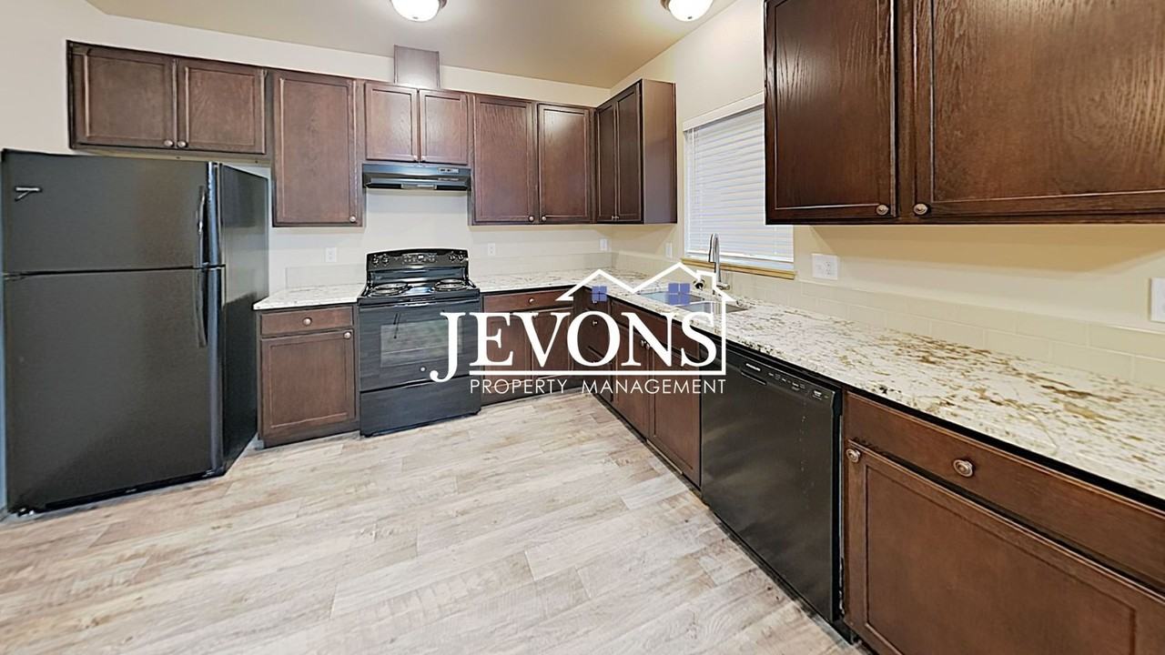 708 N 29th Ave Yakima, WA 98902 - Photo 2 of 45