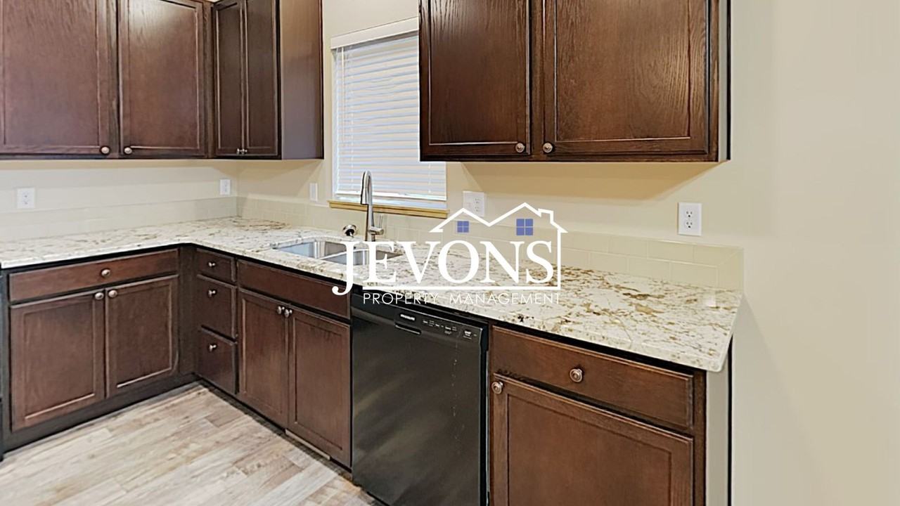 708 N 29th Ave Yakima, WA 98902 - Photo 3 of 45