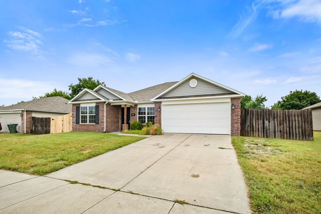 1388 S Spritz Dr - Photo 3 of 29