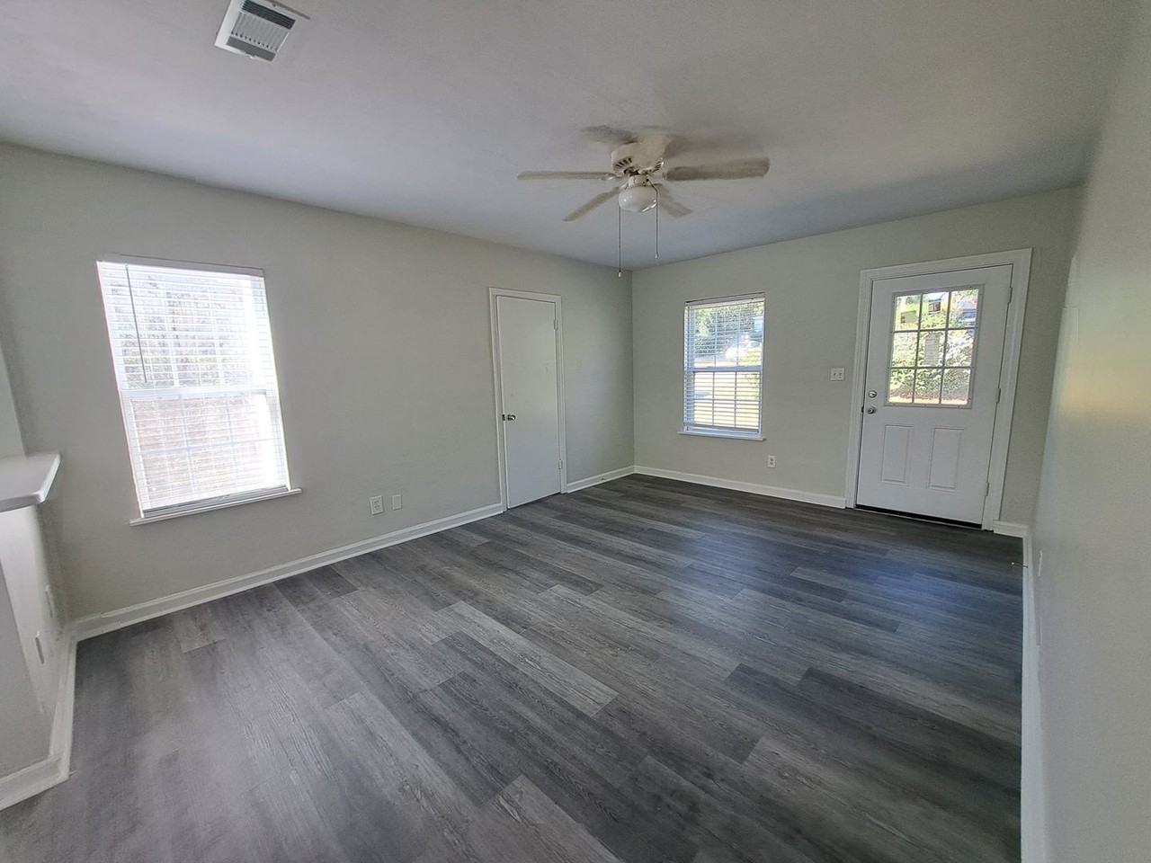233 Willow St - Photo 3 of 16
