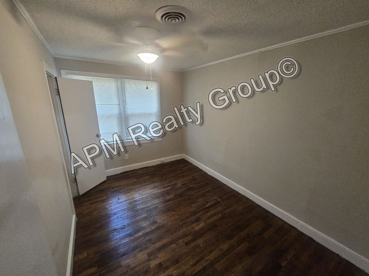 1130 King St - Photo 3 of 11