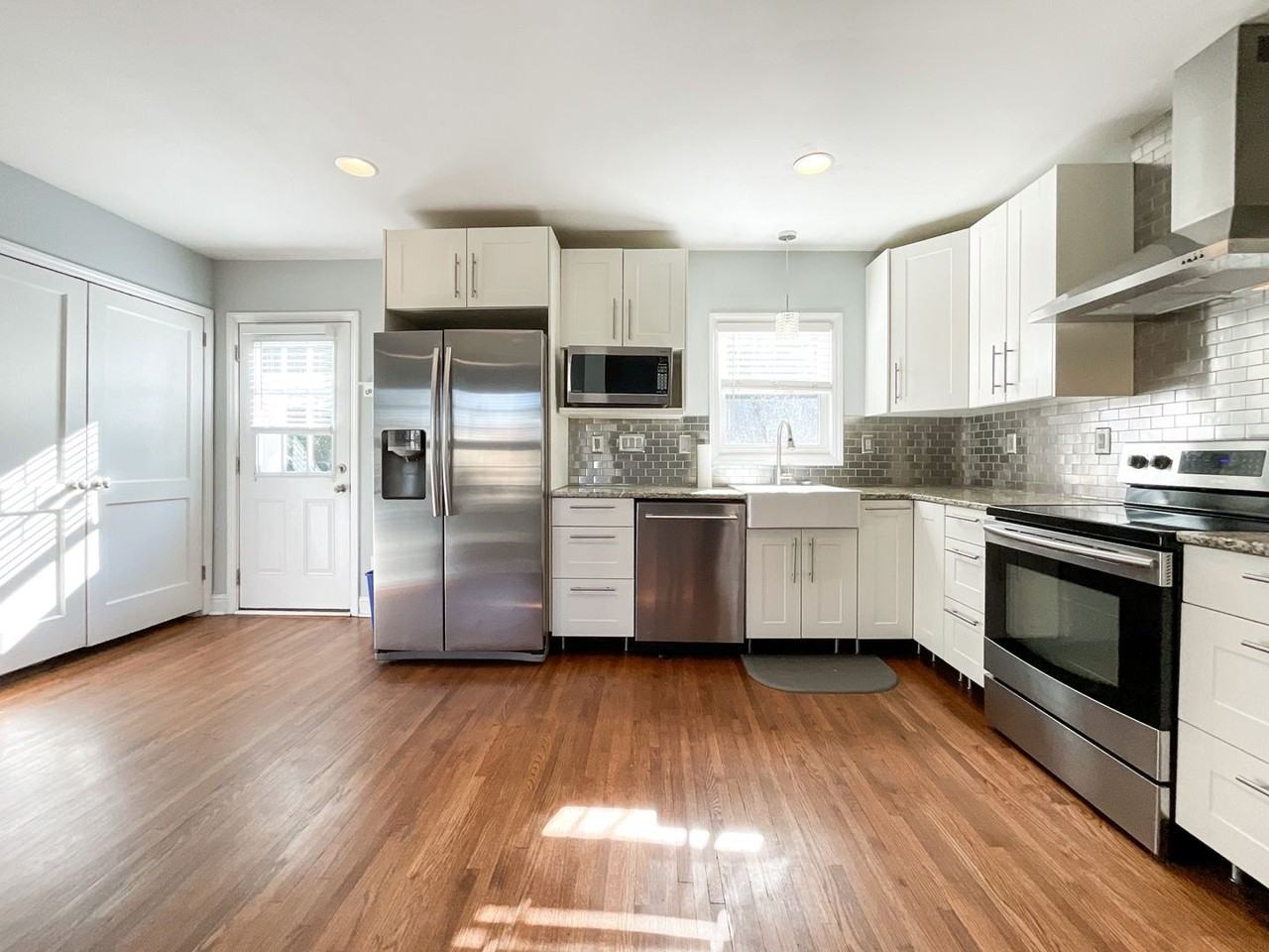 1216 Leigh Ave - Photo 2 of 50