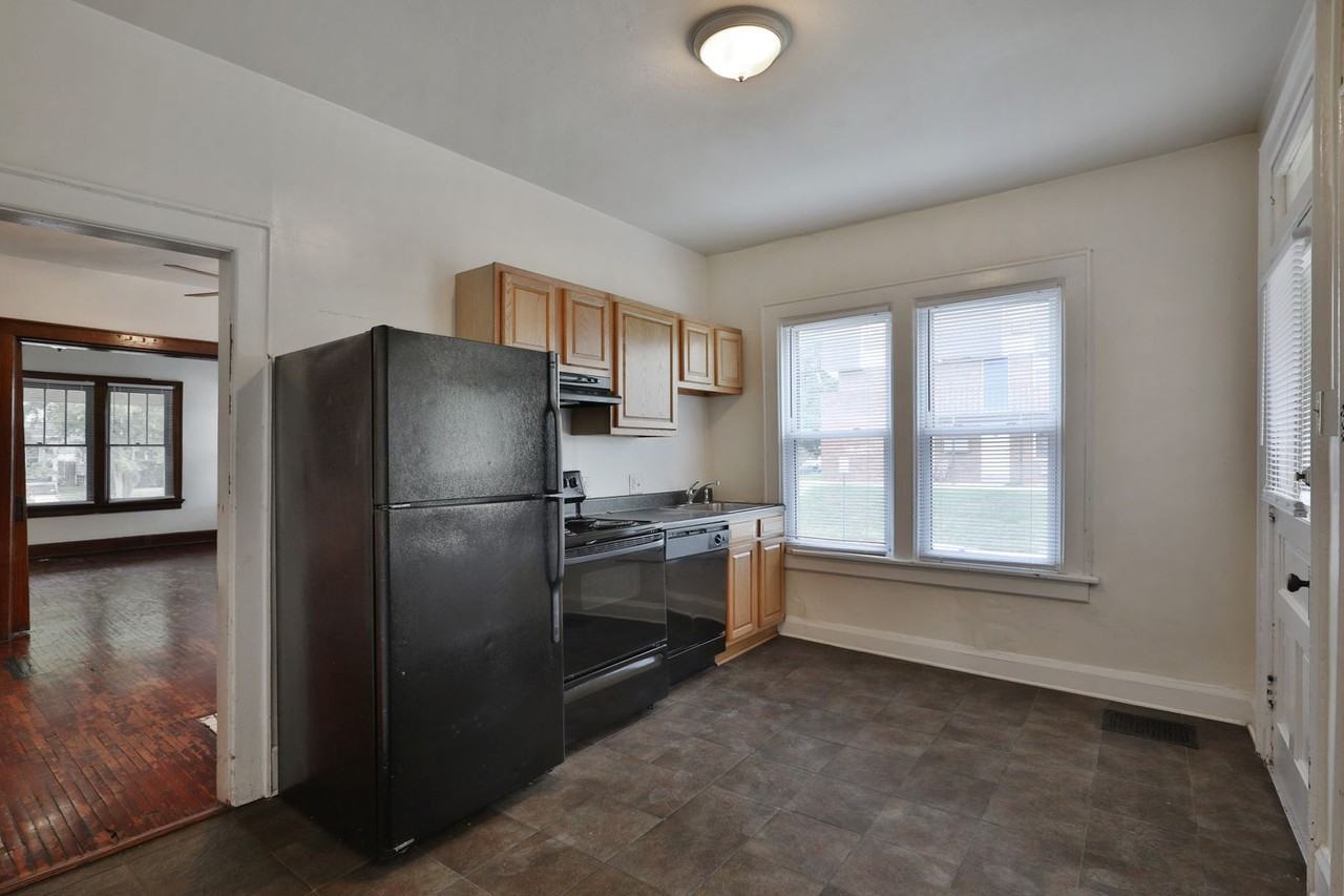 2142-44-46 Summit Street - Photo 5 of 41