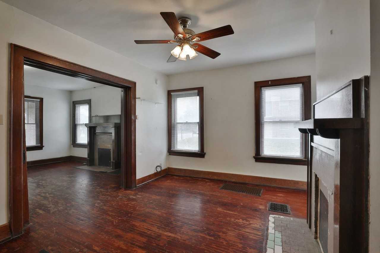 2142-44-46 Summit Street - Photo 6 of 41