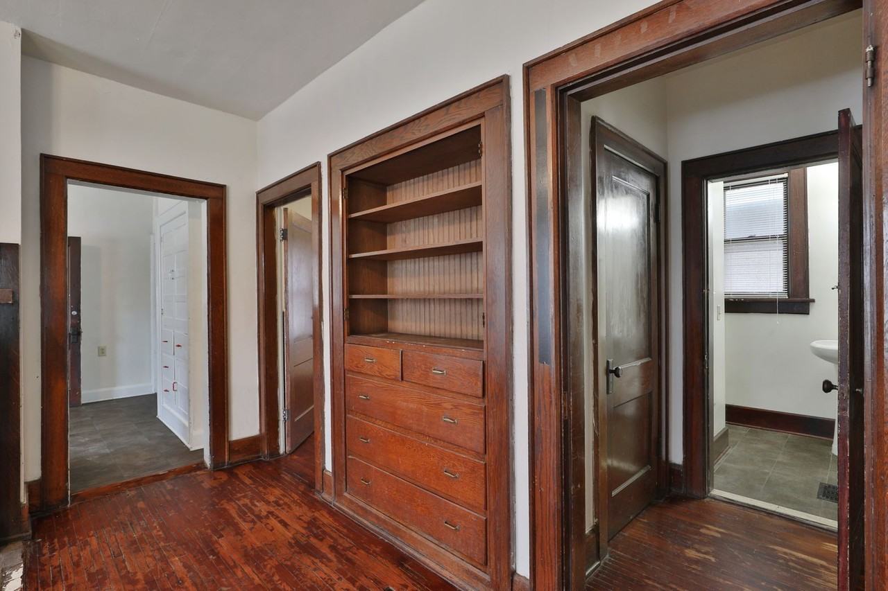 2142-44-46 Summit Street - Photo 7 of 41