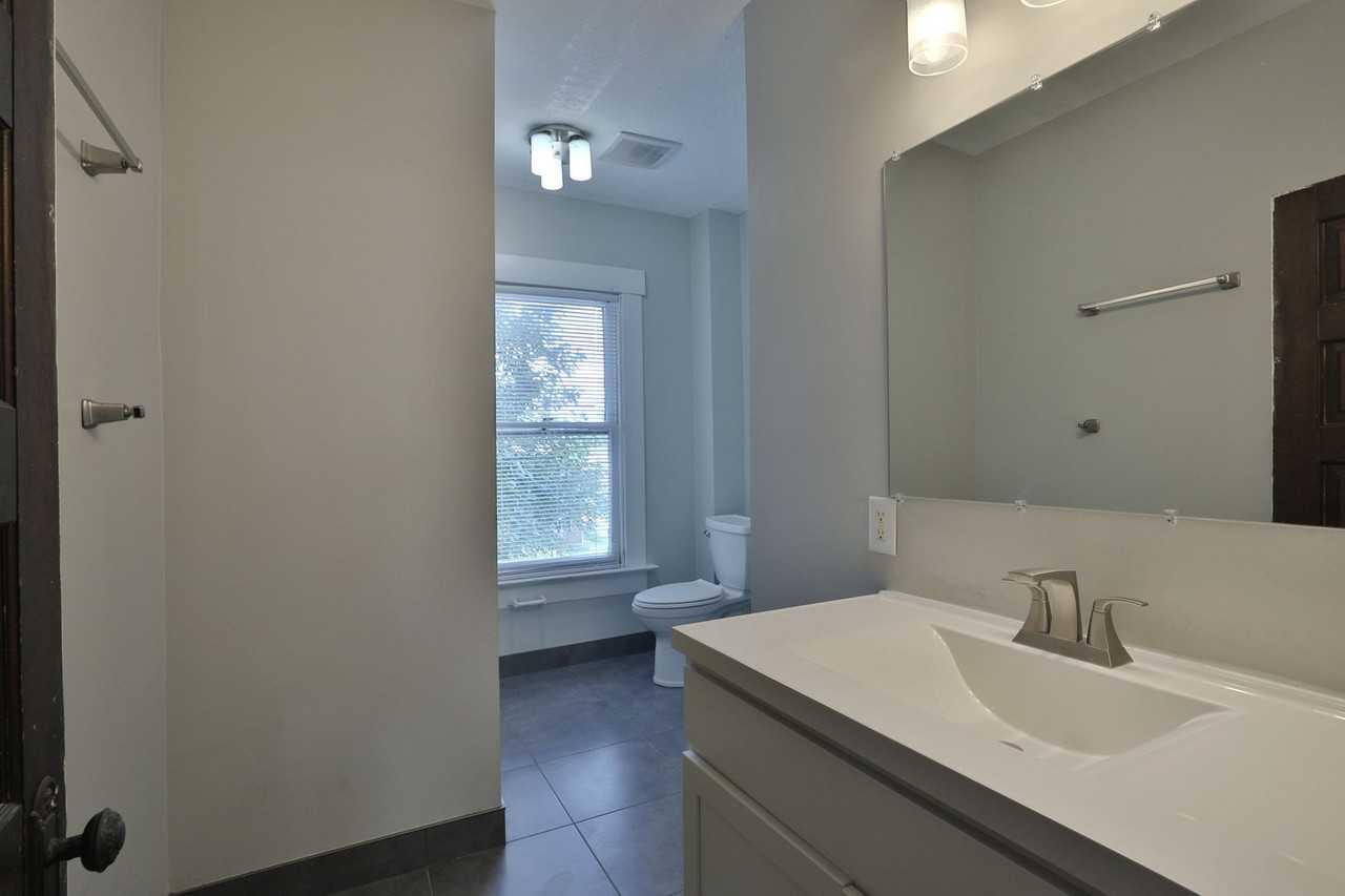 122 E Frambes Ave - Photo 2 of 18