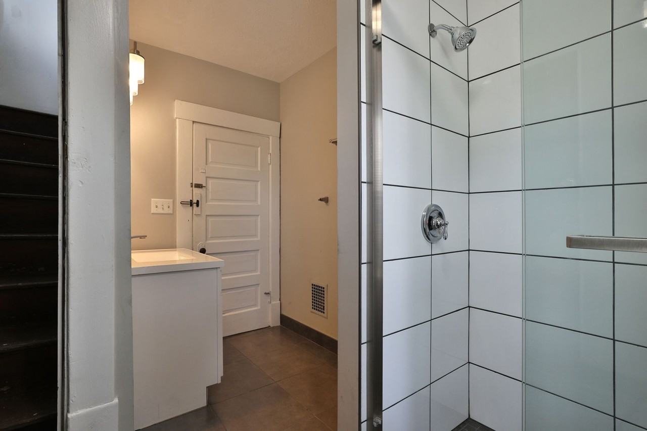 122 E Frambes Ave - Photo 3 of 18
