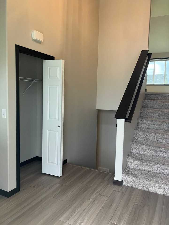 6073 Autumn Dr S - Photo 3 of 35