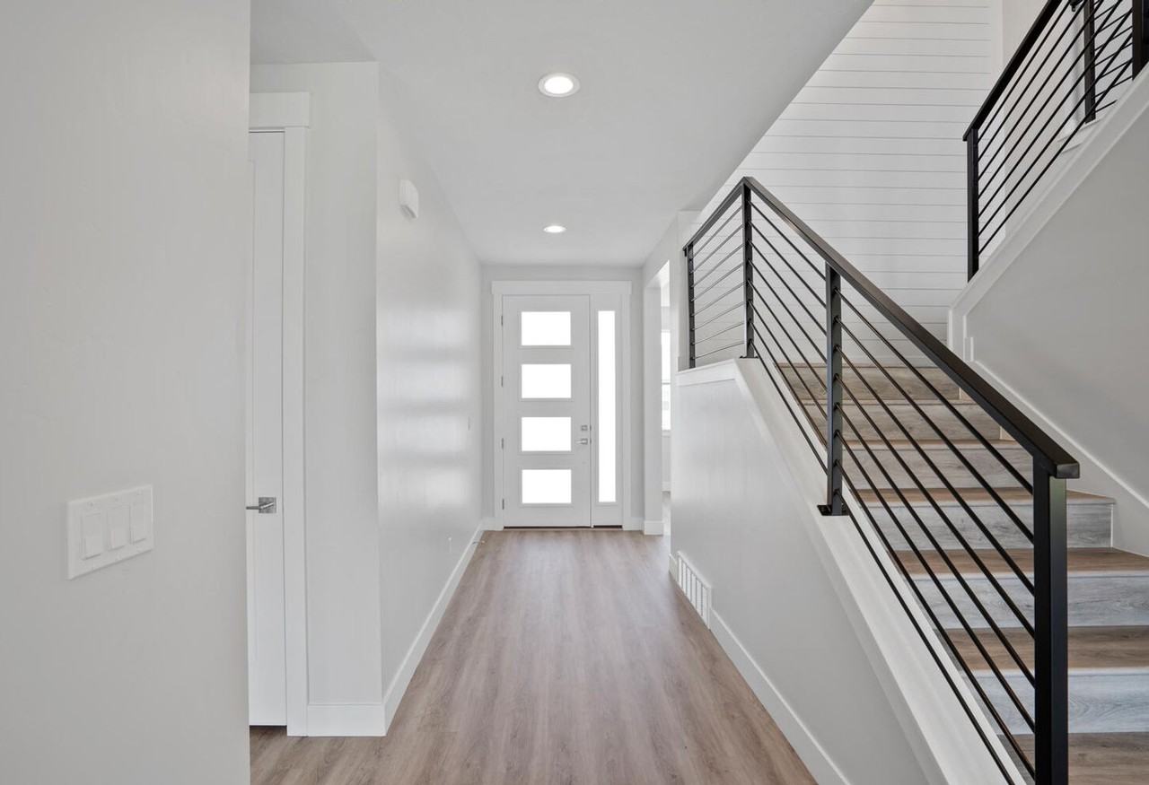 339 E 230 N - Photo 3 of 42