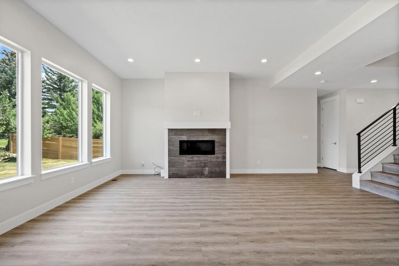 339 E 230 N - Photo 6 of 42