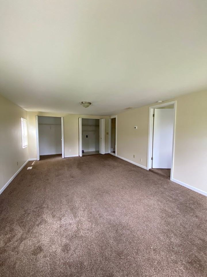 449 S 23rd St - Photo 3 of 7