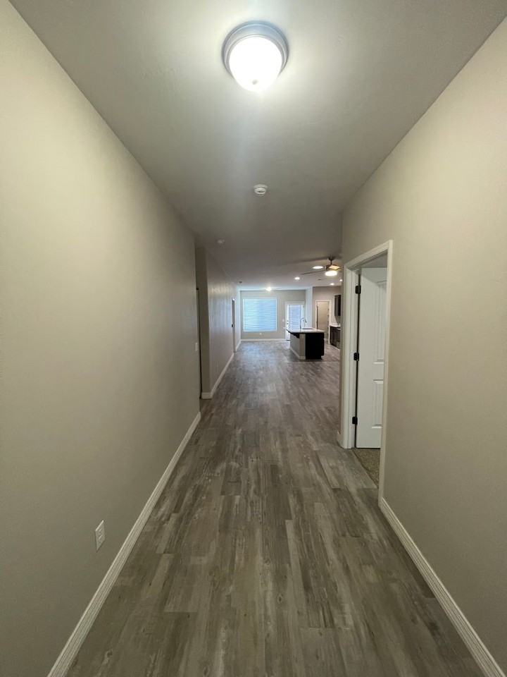 337 E Crane St - Photo 2 of 18