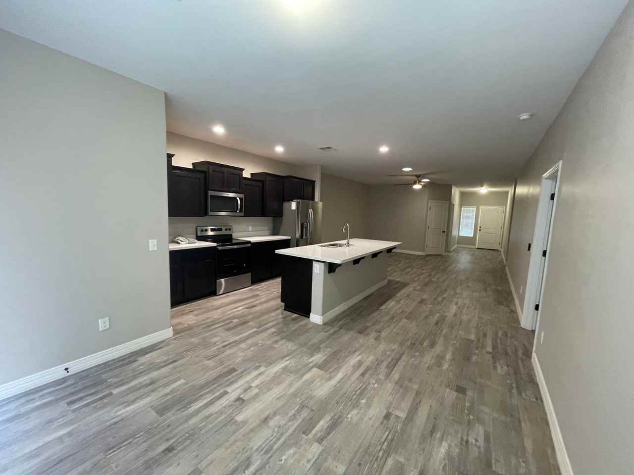 337 E Crane St - Photo 3 of 18