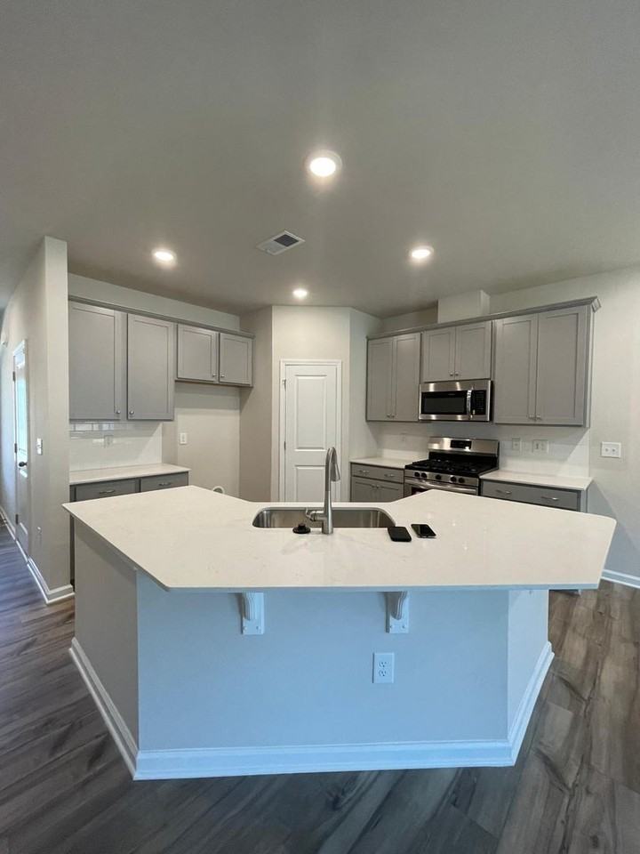 609 Rustic Path Ln - Photo 7 of 29