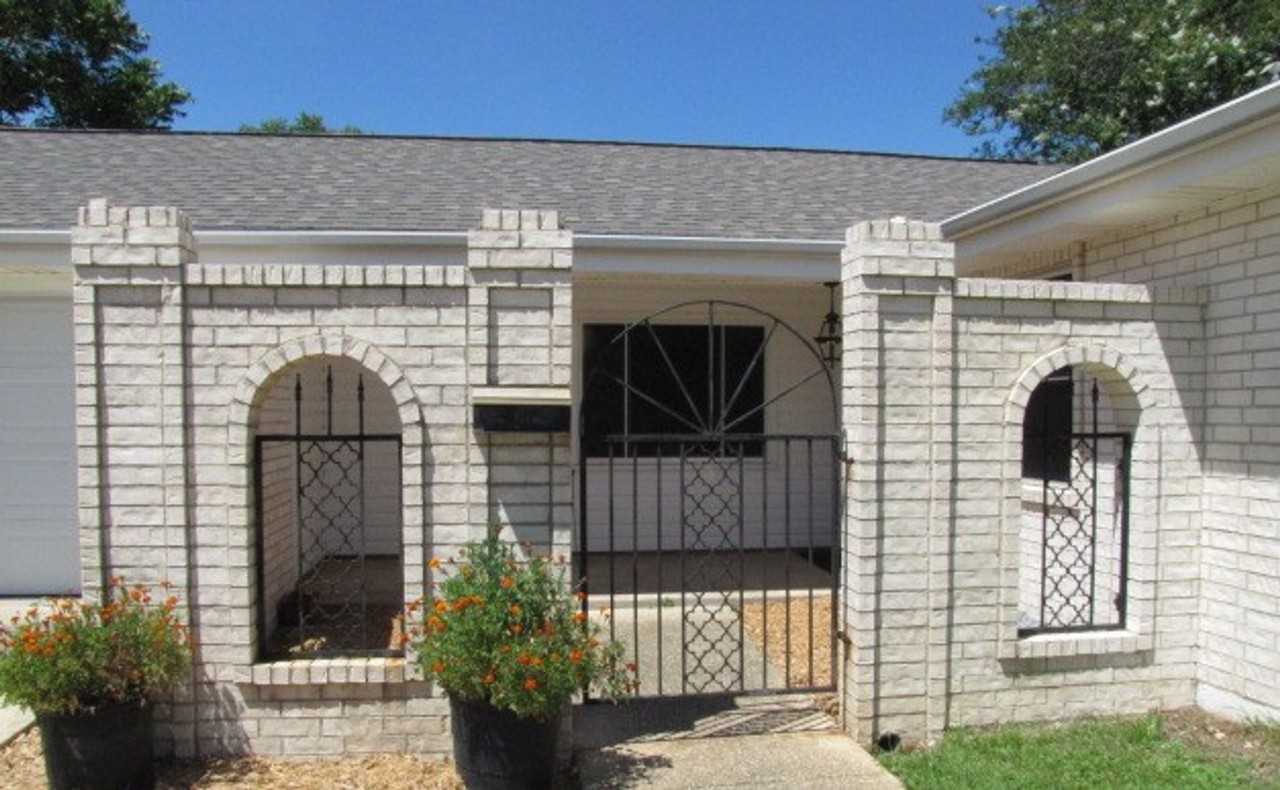 4200 Capri Dr - Photo 3 of 29