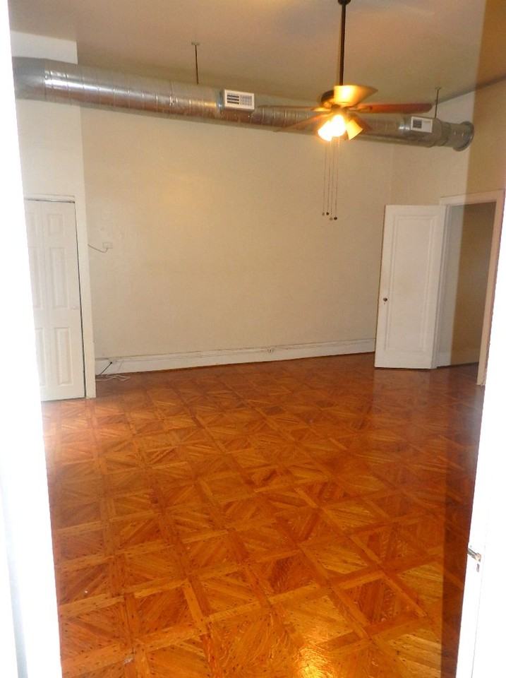 1722 Spruce St - Photo 4 of 12