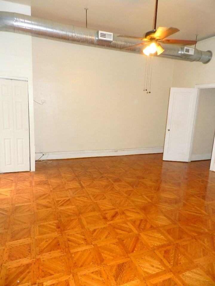 1722 Spruce St - Photo 5 of 12