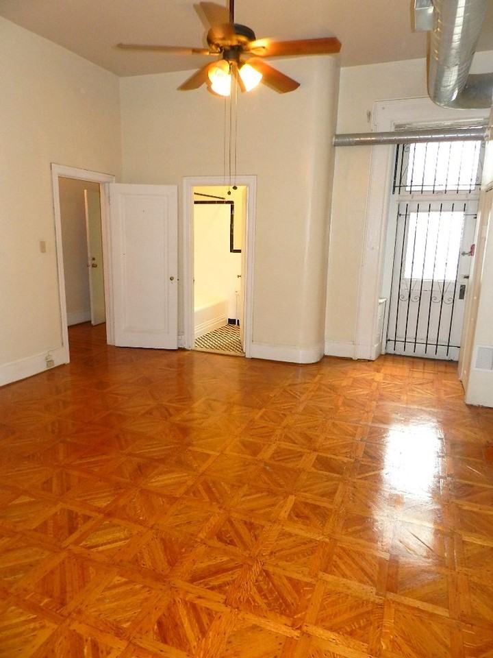 1722 Spruce St - Photo 6 of 12