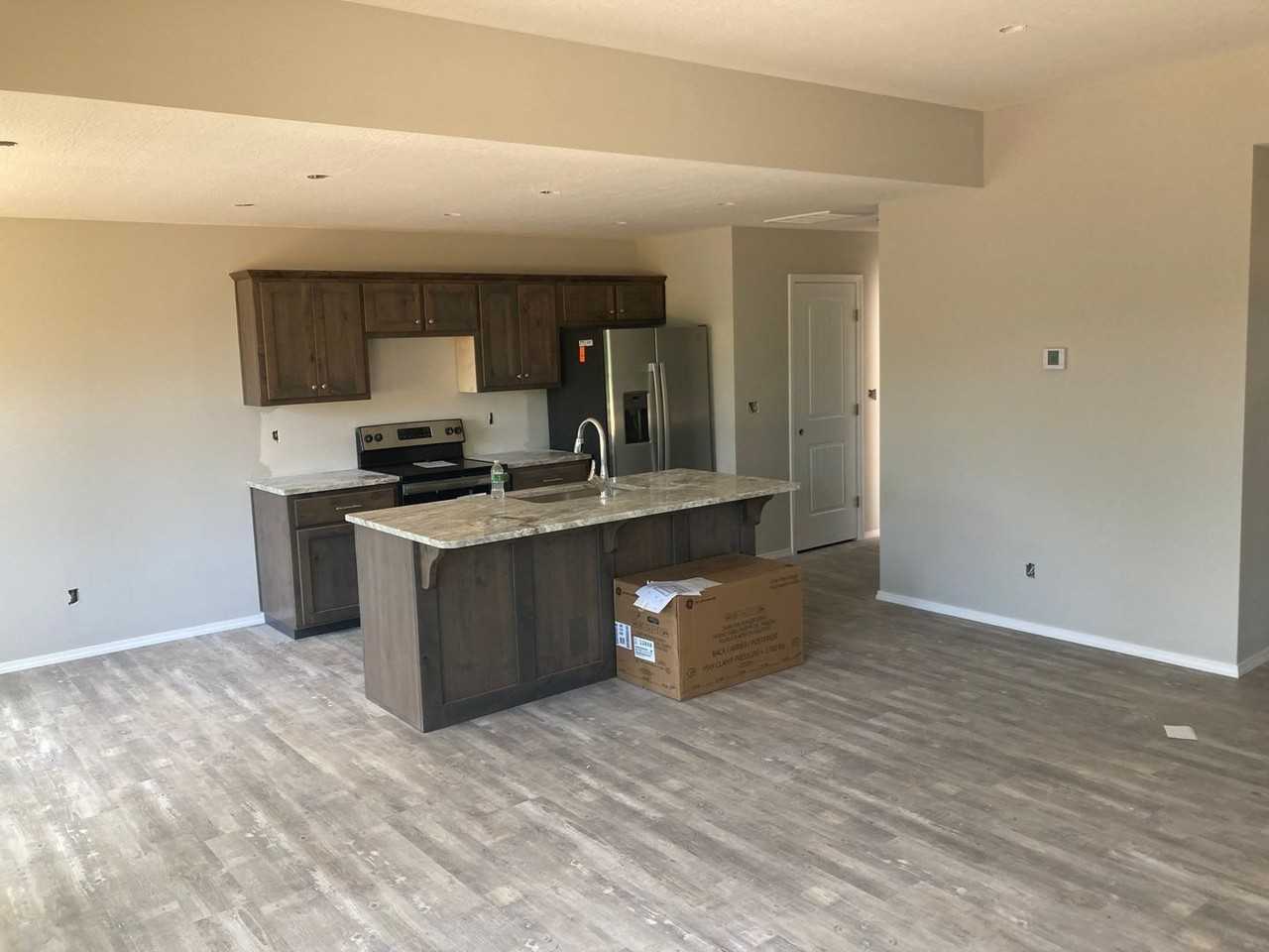 104 E Rosalie - Photo 3 of 10