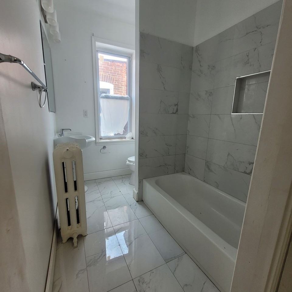 127 W Apsley St - Photo 4 of 5